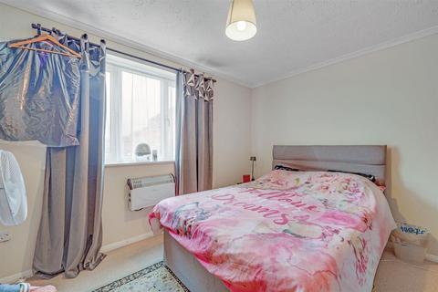 68 Plumtree Close, Dagenham, RM10 8UA