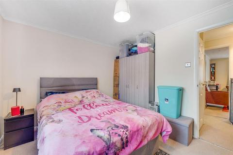 68 Plumtree Close, Dagenham, RM10 8UA