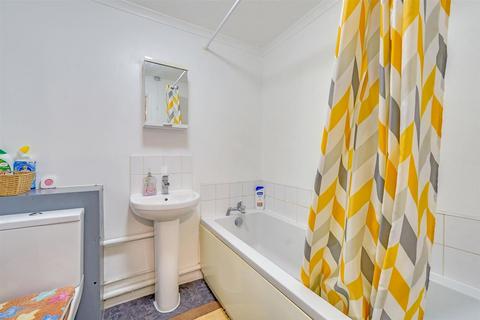 68 Plumtree Close, Dagenham, RM10 8UA