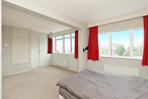 3 bedroom apartment to rent, Putney Hill, London