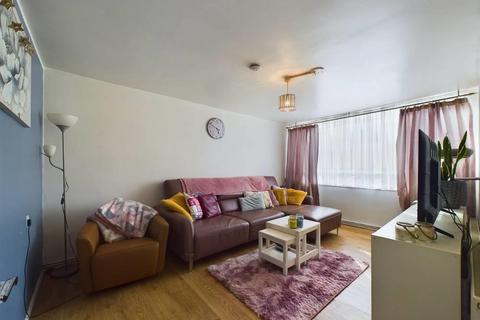 1 bedroom apartment for sale, Lower Mardyke Avenue, Rainham