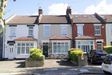 3 bedroom terraced house to rent, Wellington Road, EN1