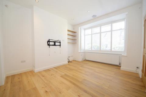 3 bedroom terraced house to rent, Wellington Road, EN1