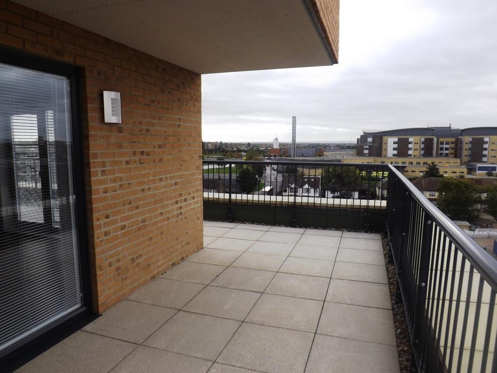 44 The Lux patio 2