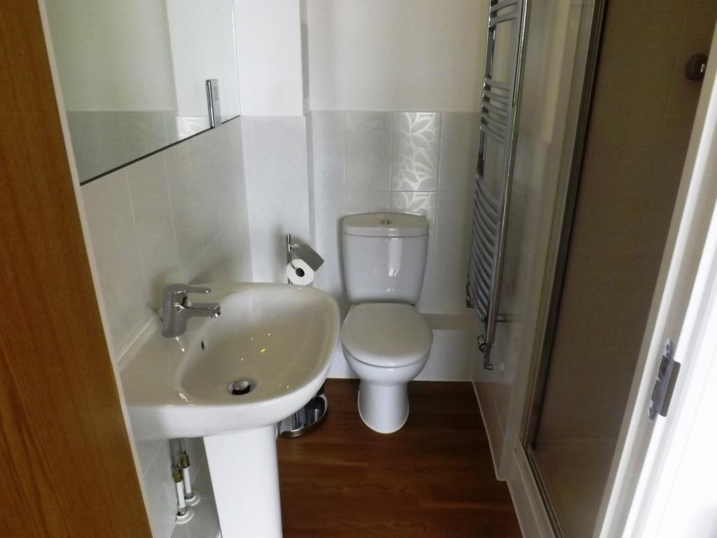 44 The Lux ensuite