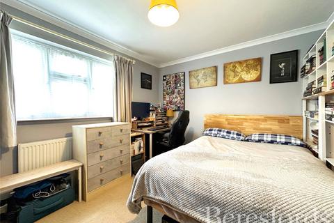 37 Broadstone Road, Hornchurch, RM12 4AH