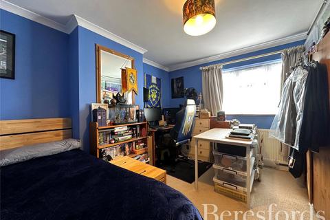 37 Broadstone Road, Hornchurch, RM12 4AH