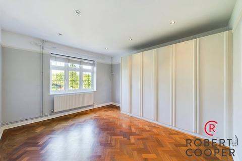 2 bedroom maisonette for sale, The Sigers, Pinner, HA5