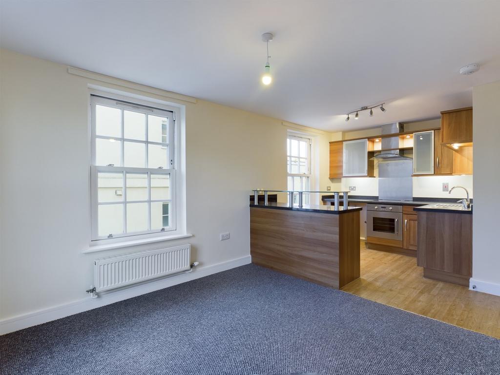 Henley Court, Gloucester 2 bed flat to rent £975 pcm (£225 pw)