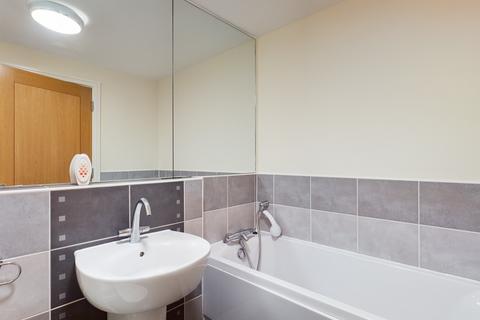 2 bedroom flat to rent, Henley Court, Gloucester