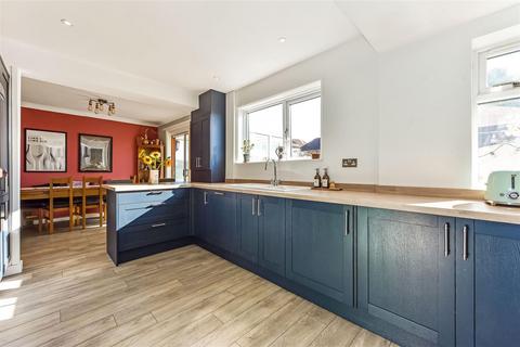 18 Blakemere Crescent, Portsmouth, PO6 3SG