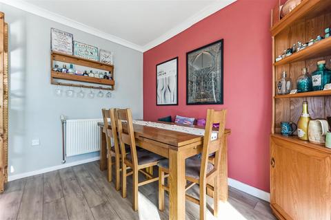 18 Blakemere Crescent, Portsmouth, PO6 3SG