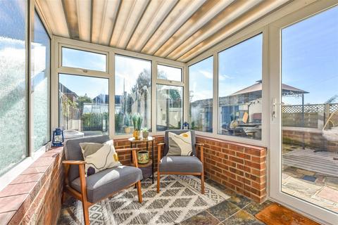 18 Blakemere Crescent, Portsmouth, PO6 3SG