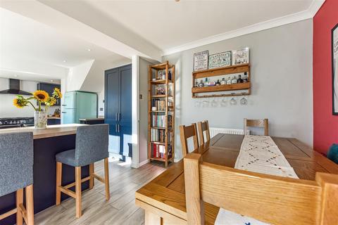18 Blakemere Crescent, Portsmouth, PO6 3SG