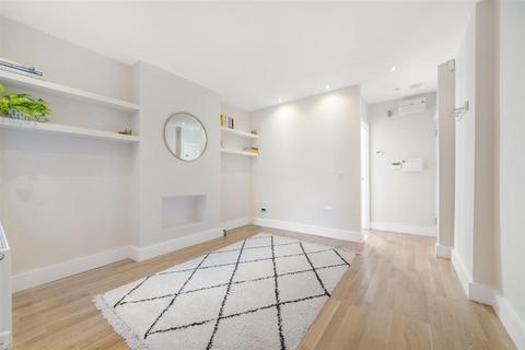 1 bedroom flat for sale, Parish Lane, London