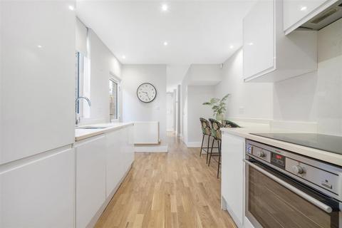 1 bedroom flat for sale, Parish Lane, London