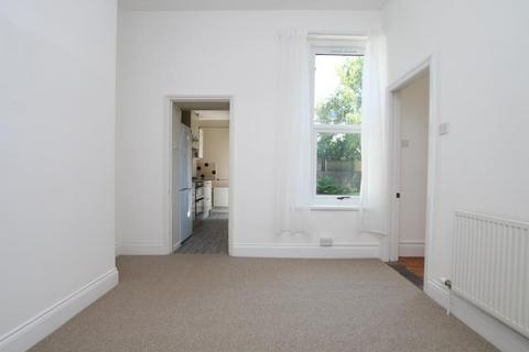 2 bedroom flat to rent, Belmont Road, Bristol BS6