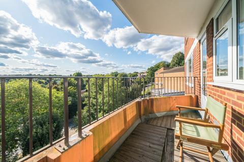 3 bedroom flat for sale, Victoria Drive, Southfields