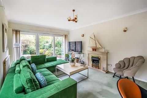 ERMYN WAY, LEATHERHEAD, KT22