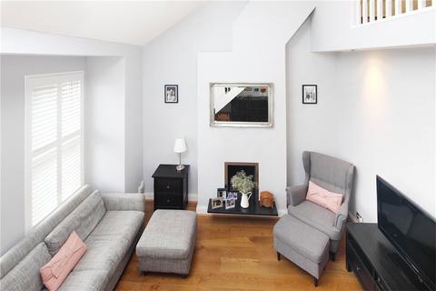 2 bedroom maisonette for sale, Weston Road, London