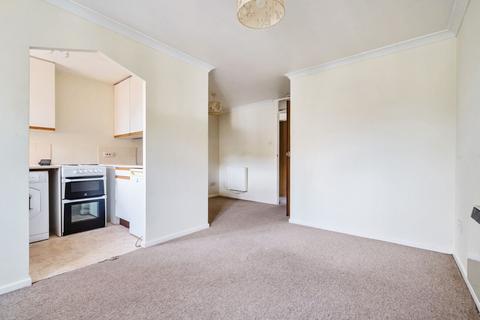 1 bedroom ground floor flat for sale, Caernarvon Road, Chichester, PO19