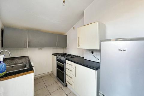 3 bedroom terraced house for sale, Howden Gardens, Leeds LS6