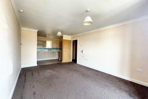 2 bedroom flat for sale, Downlands Court, Roundhay Avenue, Peacehaven, BN10 8TG