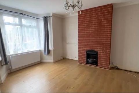 3 bedroom terraced house to rent, Craven Gardens, Ilford IG6