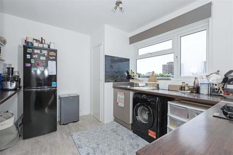 2 bedroom flat to rent, Rowlands Road, Worthing