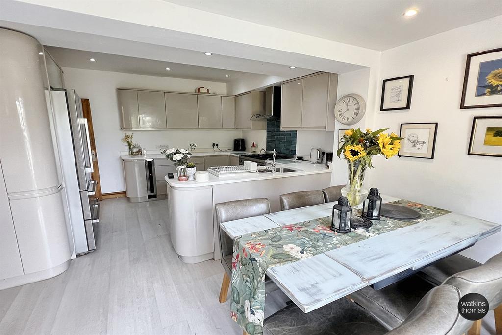 Dining kitchen