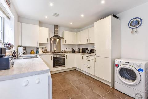 3 bedroom end of terrace house for sale, Tawny Close, Birdham, Chichester