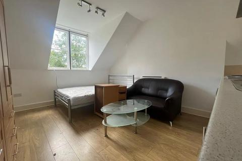 Studio to rent, Chichele Road, Cricklewood