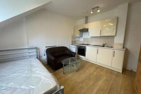 Studio to rent, Chichele Road, Cricklewood