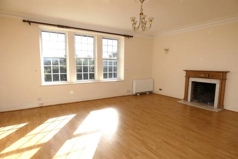 2 bedroom flat to rent, Woodberry House, Burton Park Road, Petworth, GU28