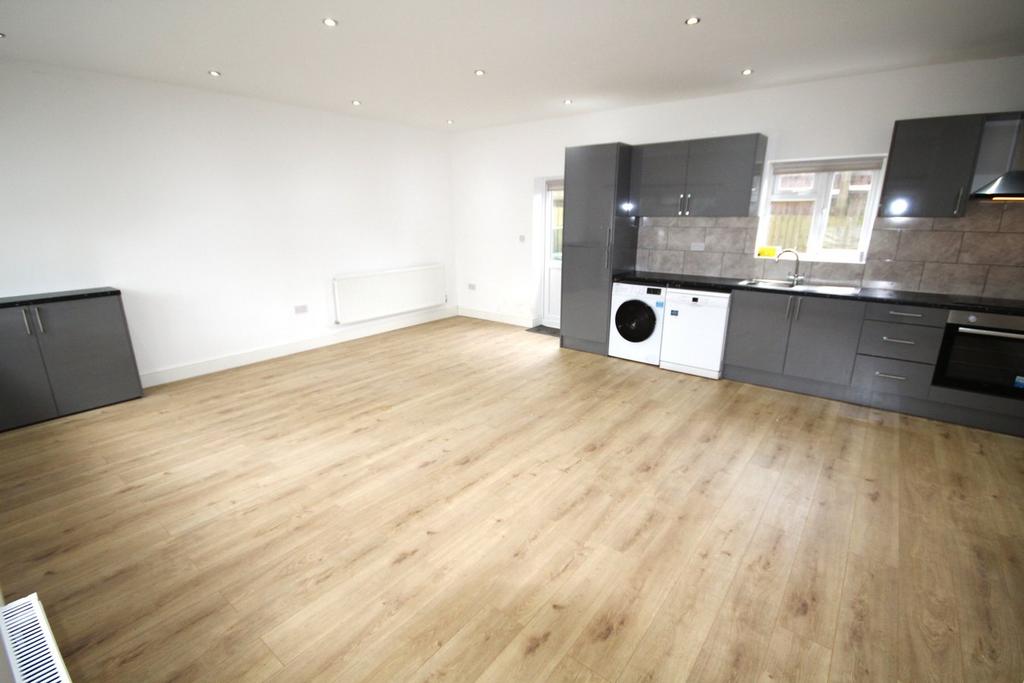 Rickmansworth Lane, Chalfont St Peter... 2 bed terraced house to rent