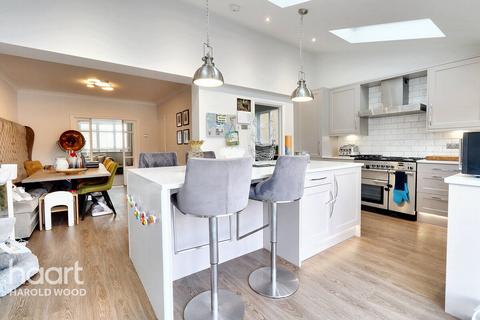 21 Athelstan Road, Romford, RM3 0QD