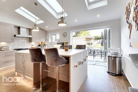 21 Athelstan Road, Romford, RM3 0QD