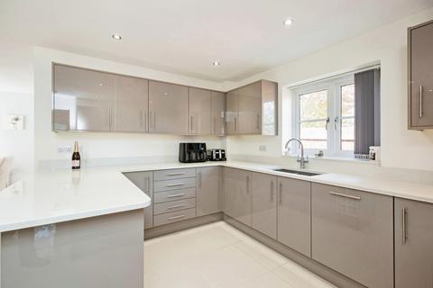 5 bedroom detached house for sale, Primavera, Burton On Trent DE15