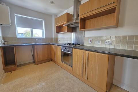 2 bedroom maisonette to rent, Deer Close, Grange Park, Northampton NN4