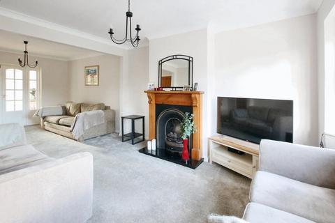 21 Lodge Road, Fetcham, Leatherhead, KT22 9QY