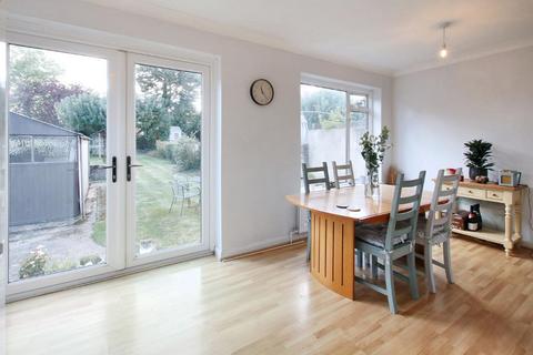 21 Lodge Road, Fetcham, Leatherhead, KT22 9QY