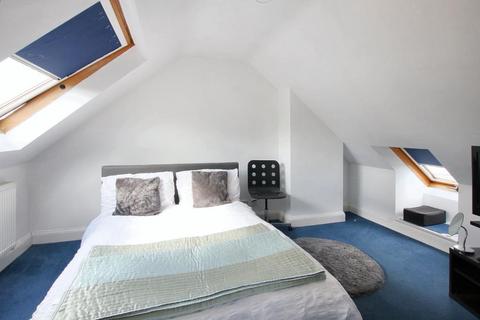 21 Lodge Road, Fetcham, Leatherhead, KT22 9QY