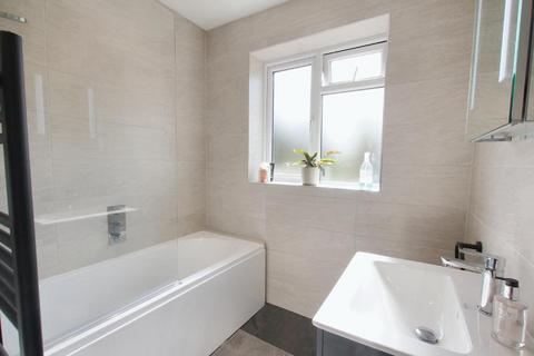 21 Lodge Road, Fetcham, Leatherhead, KT22 9QY