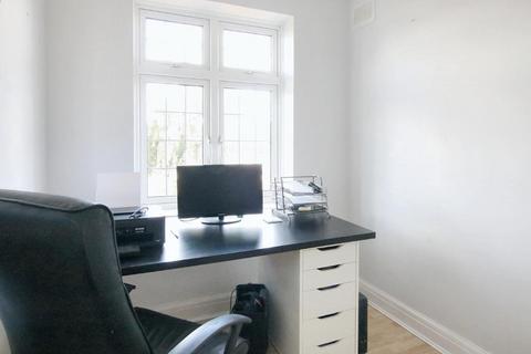 21 Lodge Road, Fetcham, Leatherhead, KT22 9QY