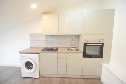 Studio to rent, High Streeet, Staines