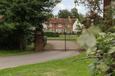 4 bedroom semi-detached house for sale, Somers Gate, Reigate