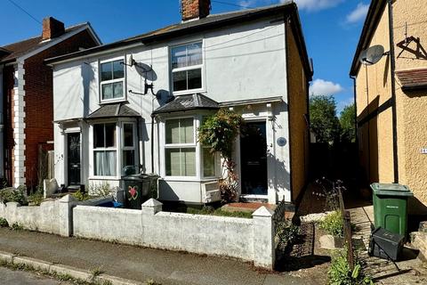 3 bedroom semi-detached house to rent, New Road, Burnham-on-Crouch