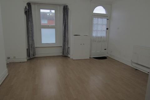 2 bedroom flat to rent, Main Road, Harwich CO12