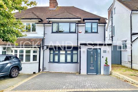 3 bedroom semi-detached house for sale, Park Avenue, Potters Bar EN6