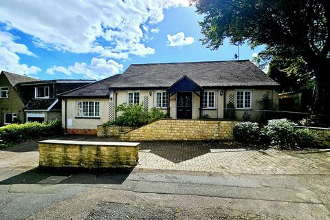 3 bedroom detached bungalow for sale, Pebble Lane, Brackley